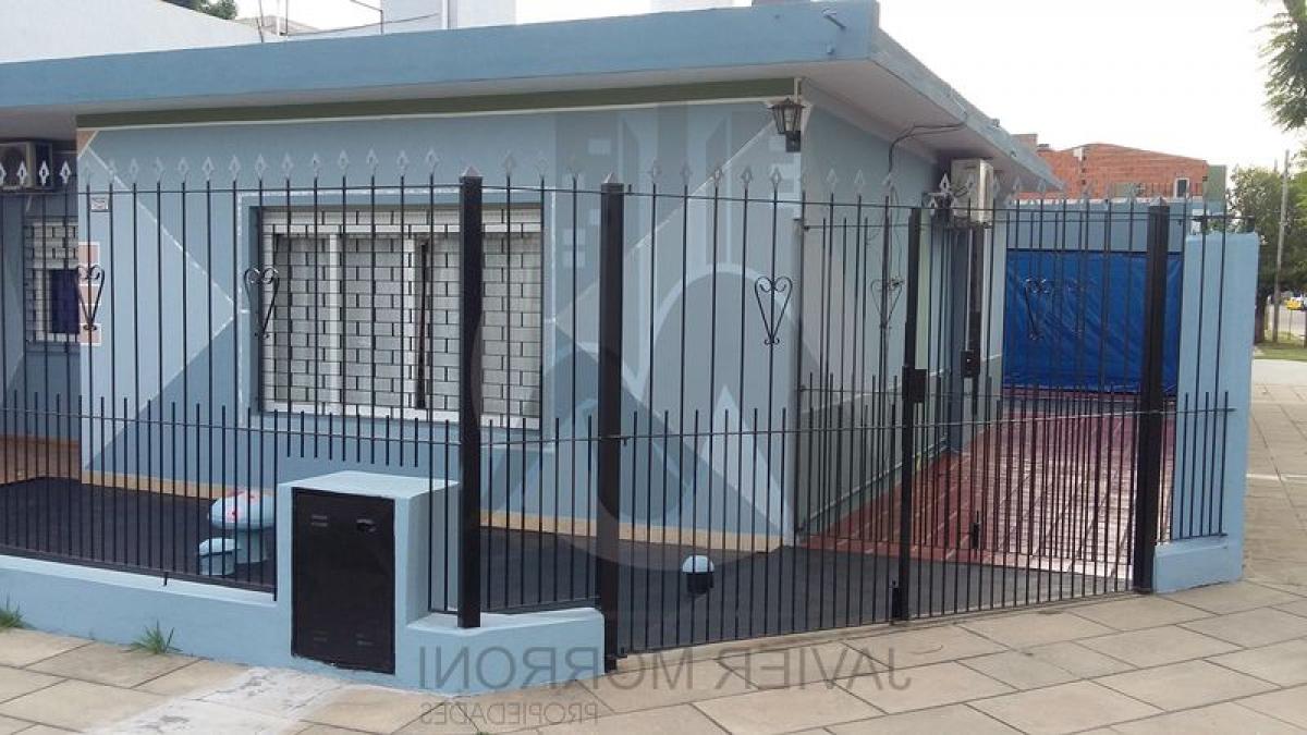 Дом с 3 спальнями в Морон, Аргентина № 3133