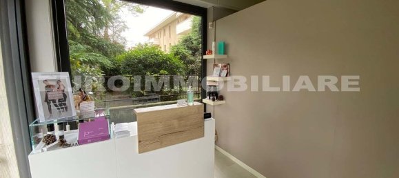 9 rooms Commercial property in Brescia, Italy No. 153154 3