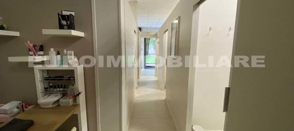 9 rooms Commercial property in Brescia, Italy No. 153154 11