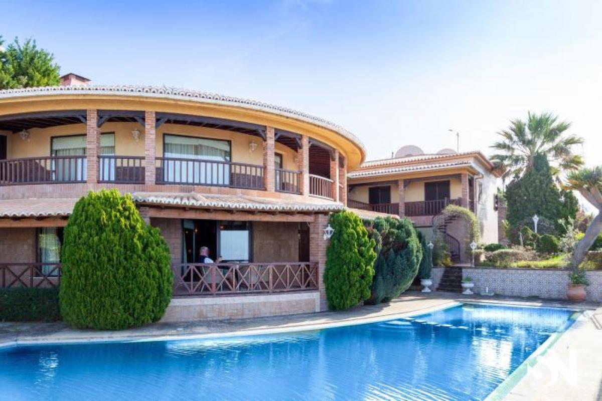 6 bedrooms Villa in Funchal, Portugal No. 394