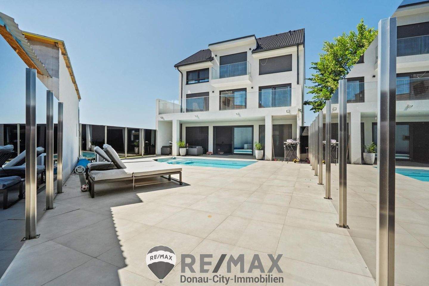 9 rooms House in Angern an der March, Austria No. 228377