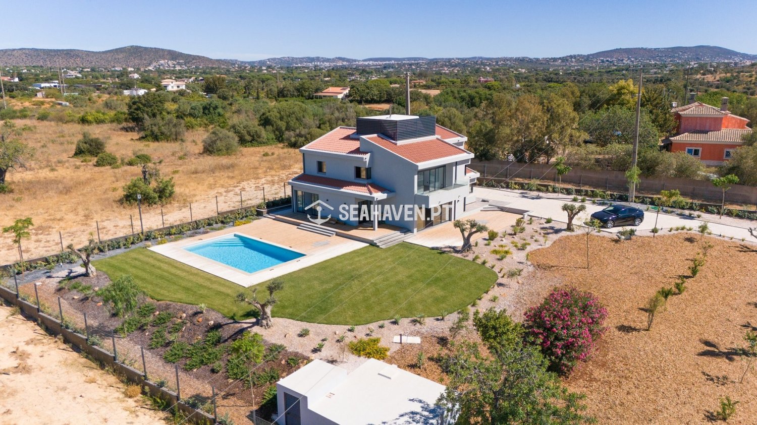 7 bedrooms Villa in Quarteira, Portugal No. 31955