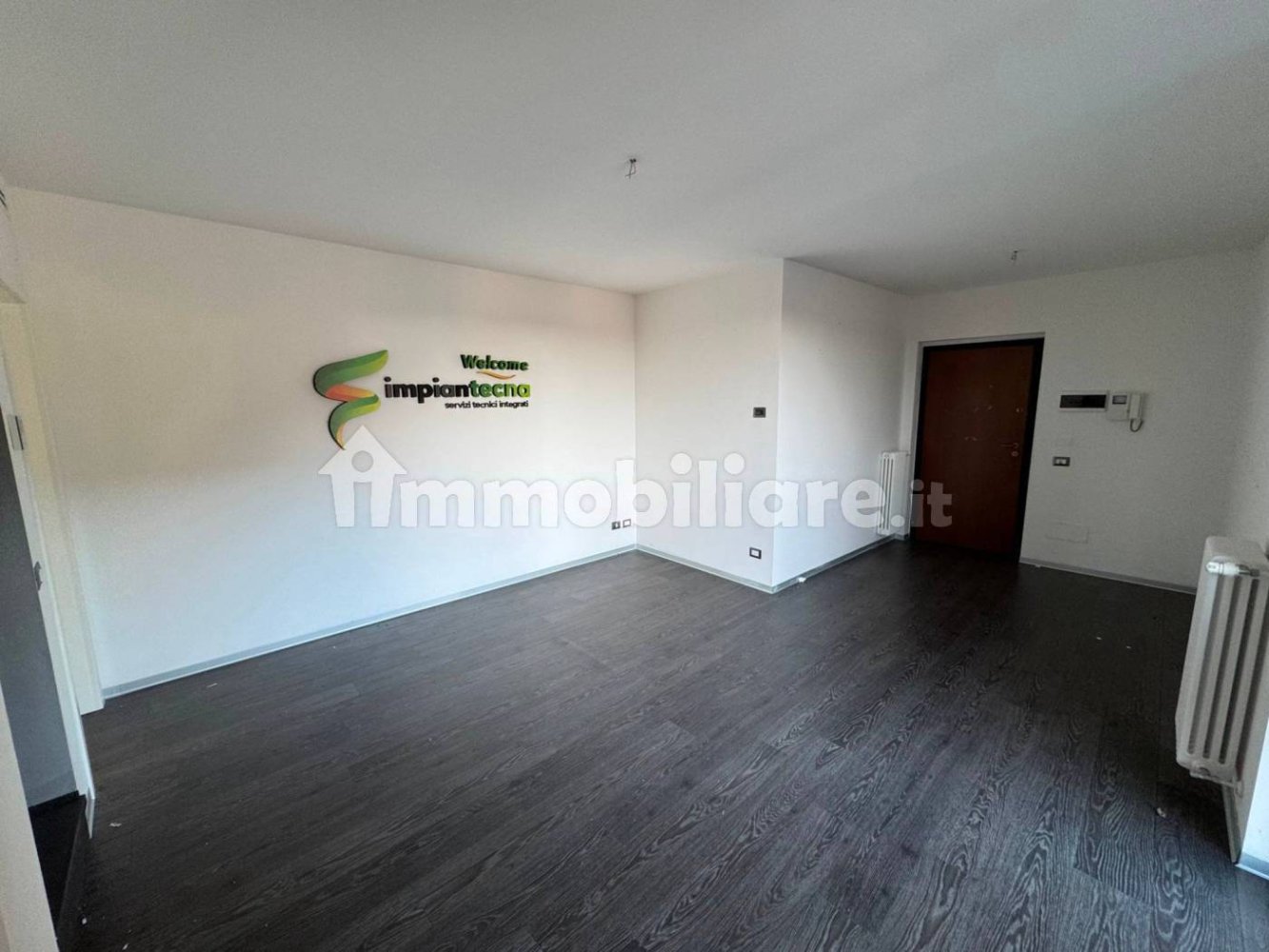 Дуплекс с 2 спальнями в Фенегро, Италия № 174618