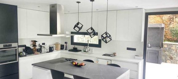 5 bedrooms House in Nicosia, Cyprus No. 7389 3