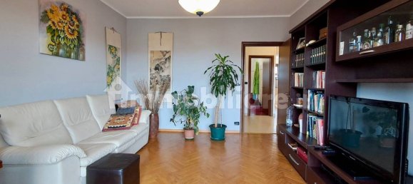 2 bedrooms Apartment in Turin, Italy No. 324667 2