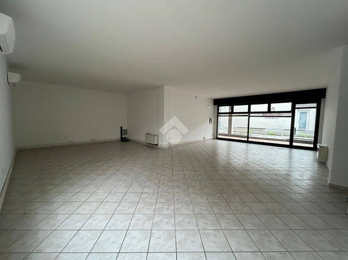 236m² Commercial property in Montichiari, Italy No. 142107