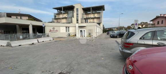 236m² Commercial property in Montichiari, Italy No. 142107 8
