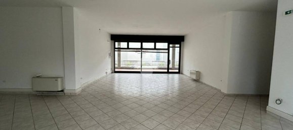236m² Commercial property in Montichiari, Italy No. 142107 5
