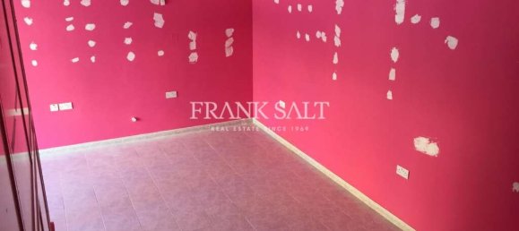 Shop in Mosta, Malta No. 13097 5