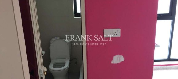 Shop in Mosta, Malta No. 13097 3