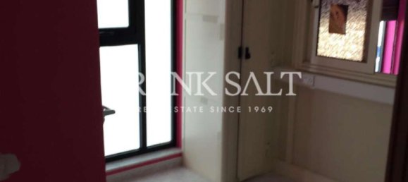 Shop in Mosta, Malta No. 13097 8