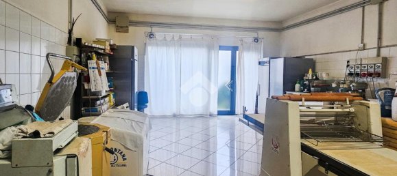 Коммерческая недвижимость с 4 комнатами в Геди, Италия № 169386 30