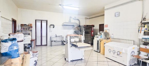 Коммерческая недвижимость с 4 комнатами в Геди, Италия № 169386 6