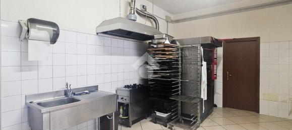 Коммерческая недвижимость с 4 комнатами в Геди, Италия № 169386 31