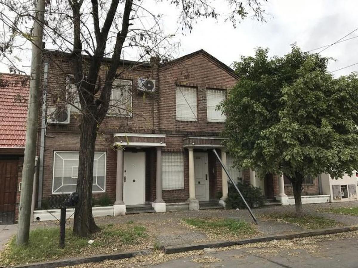 3 bedrooms House in Tres de Febrero, Argentina No. 76823