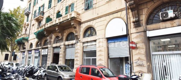 2غرفة عقار تجاري في Genoa, Italy رقم 329989 8