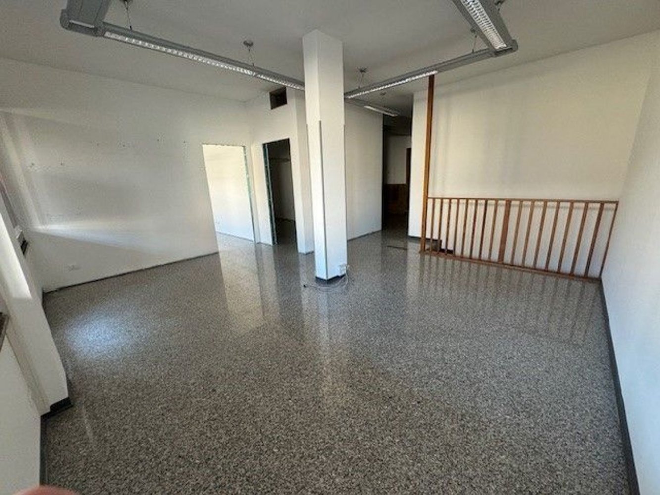 Büro in Pordenone, Italy 91m², Nr. 398853