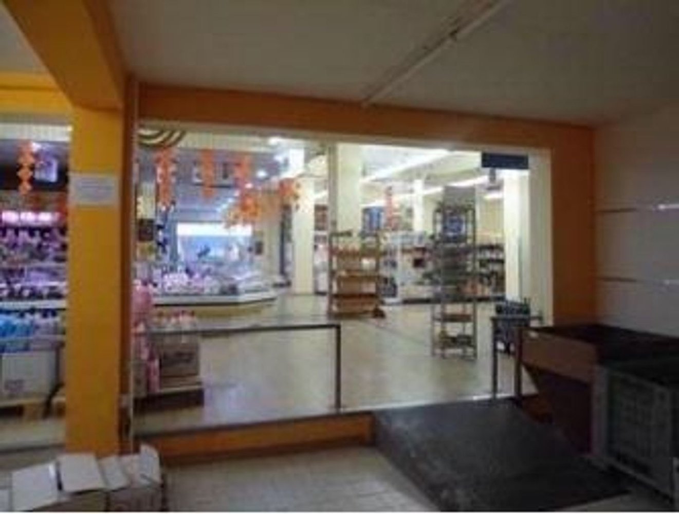  عقار تجاري في Aci Catena, Italy 1070متر مربع رقم 178693