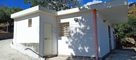 Дом с 2 комнатами в Мессина, Италия № 285985 20