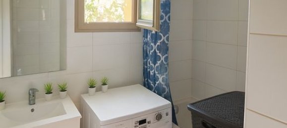 Квартира с 3 спальнями в Ним, Франция № 290723 3