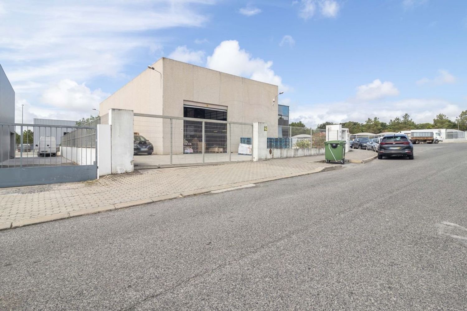 625m² Warehouse in Seixal, Portugal No. 91329