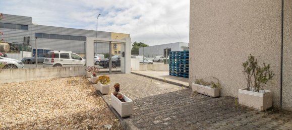625m² Warehouse in Seixal, Portugal No. 91329 2
