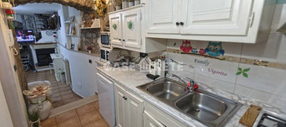 3 bedrooms Apartment in Viterbo, Italy No. 277082 3