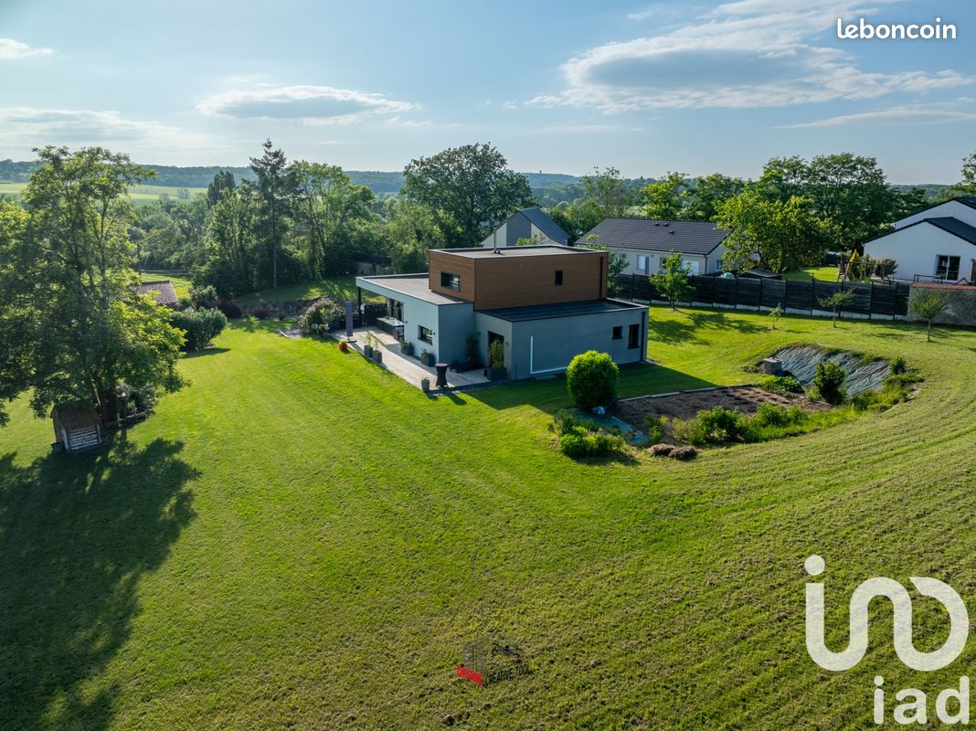 Casa de 4 dormitorios en Maizeroy, France No. 216588