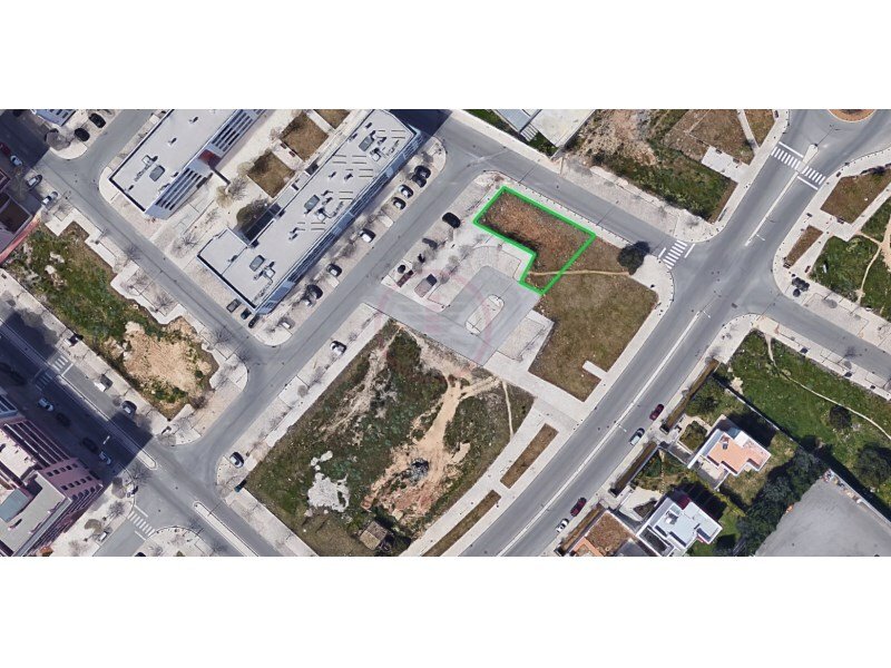 894m² Land in Faro, Portugal No. 110969