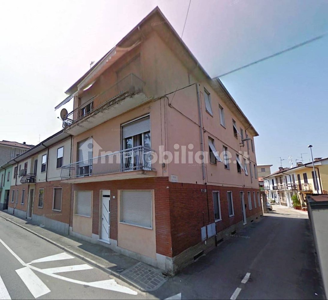 2 bedrooms Apartment in Sannazzaro de' Burgondi, Italy No. 129664