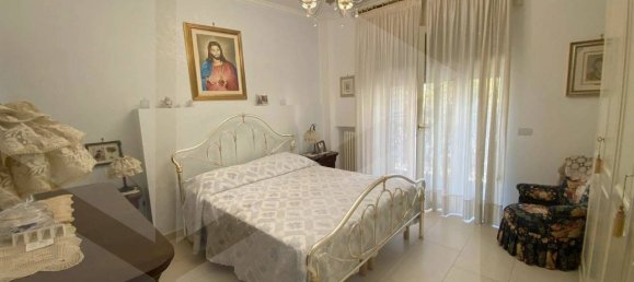 5 rooms Apartment in Bari, Italy No. 34364 36