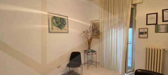 5 rooms Apartment in Bari, Italy No. 34364 12