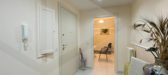 5 rooms Apartment in Bari, Italy No. 34364 10