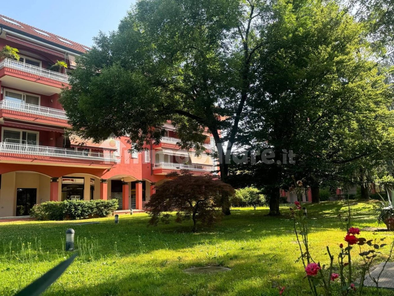 1غرفة عقار تجاري في Segrate, Italy رقم 144707