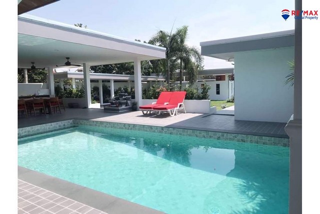 3 bedrooms Cafe / restaurant in Pattaya, Thailand No. 12300