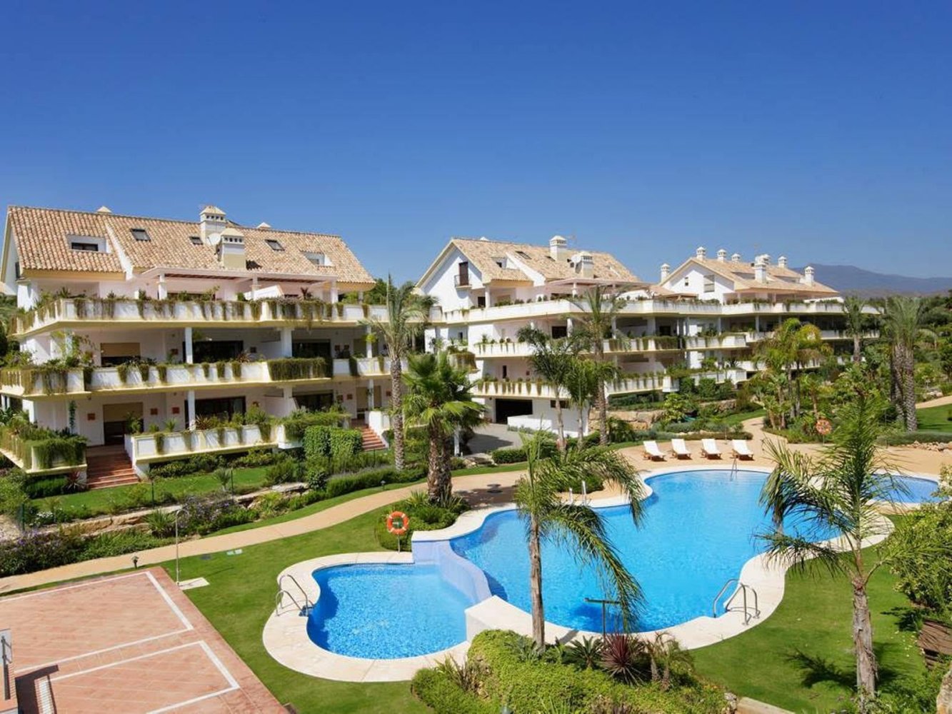Apartamento de 2 dormitorios en Marbella, Spain No. 146496