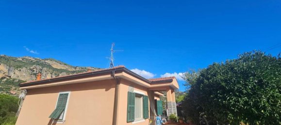 Дом с 4 комнатами в Вентимилья, Италия № 22414 18