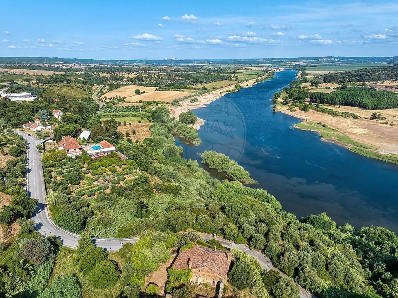  Land in Constancia, Portugal No. 193983