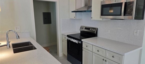 3 bedrooms Villa for sale in Miami, Miami-Dade, Florida, USA № 614266 5
