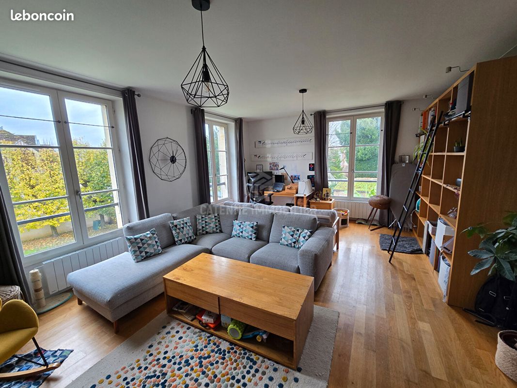 3 bedrooms Apartment in Crepy-en-Valois, France No. 224535