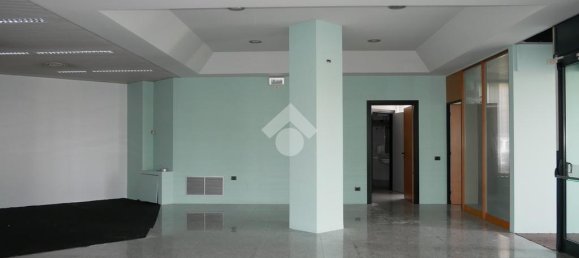 Коммерческая недвижимость с 2 комнатами в Комо, Италия № 162154 6