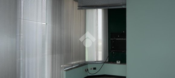 Коммерческая недвижимость с 2 комнатами в Комо, Италия № 162154 10