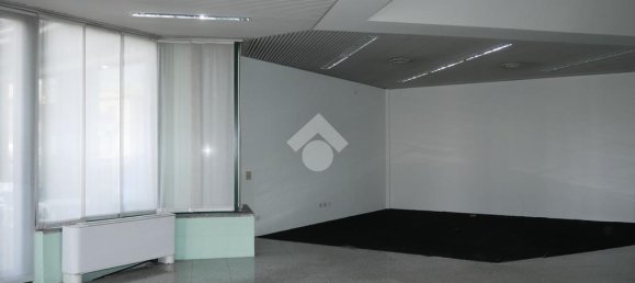 Коммерческая недвижимость с 2 комнатами в Комо, Италия № 162154 4