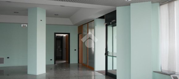 Коммерческая недвижимость с 2 комнатами в Комо, Италия № 162154 5