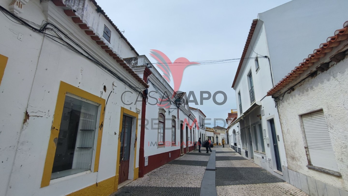 32m² Commercial property in Quarteira, Portugal No. 205089