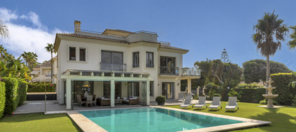 5 bedrooms Villa in Marbella, Spain No. 62671 9