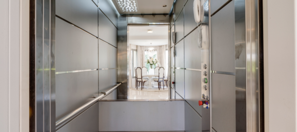 5 bedrooms Villa in Marbella, Spain No. 62671 4