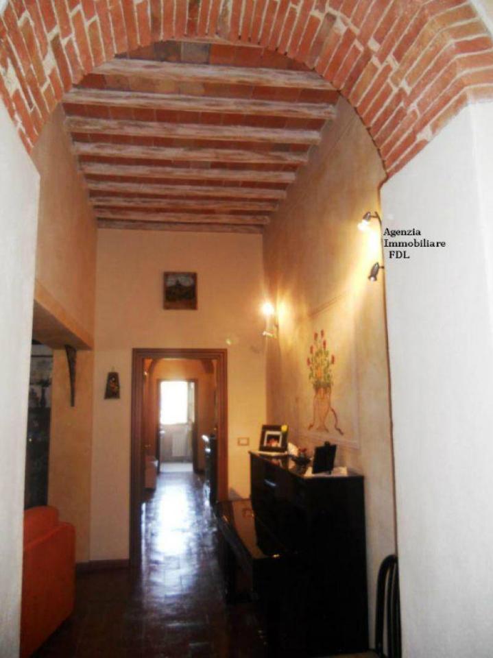 Квартира с 6 комнатами в Кашана Терме Лари, Италия № 123953