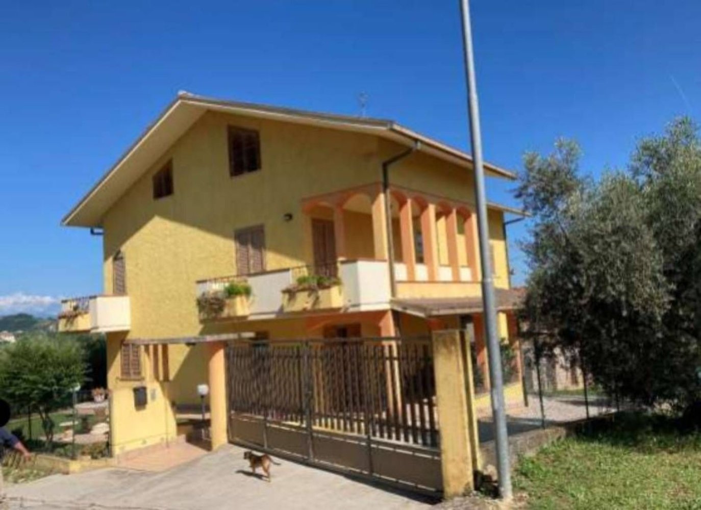 Квартира с 5 комнатами в Челлино Аттаназио, Италия № 236424