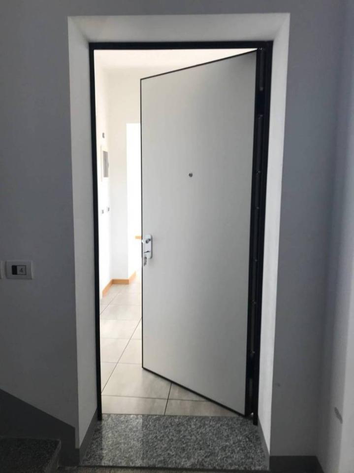 Квартира с 3 комнатами в Казорате Семпьоне, Италия № 176471